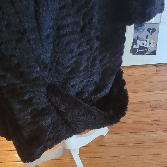 JOLT BLACK FAUX FUR JACKET - Picture 5 of 9